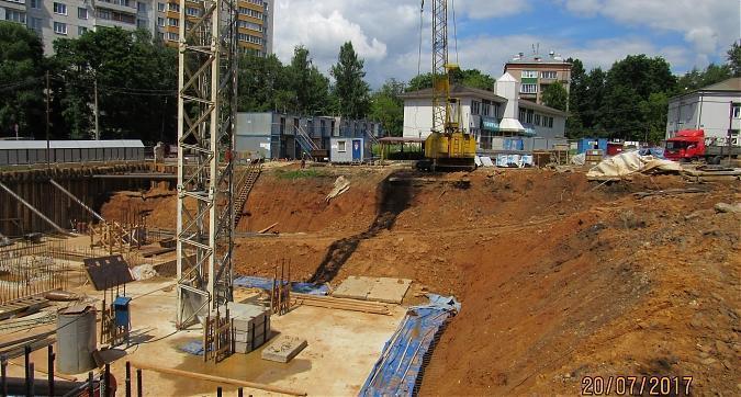 ЖК Свой - вид на строительство 1-го корпуса с Гродненской улицы Квартирный контроль