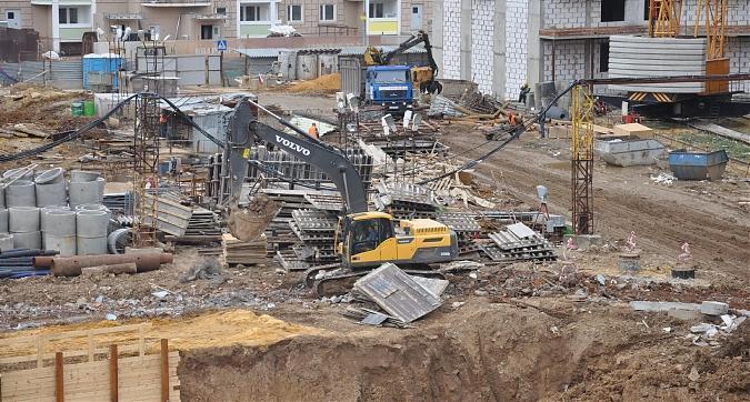 Уборка строительного мусора у будущих 3 и 4 корпусов ЖК Березовая роща Квартирный контроль