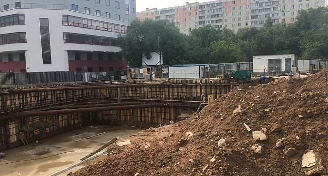 ЖК Дом на Абрамцевской, работы по обустройству котлована - вид с Абрамцевской улицы, фото 1 Квартирный контроль