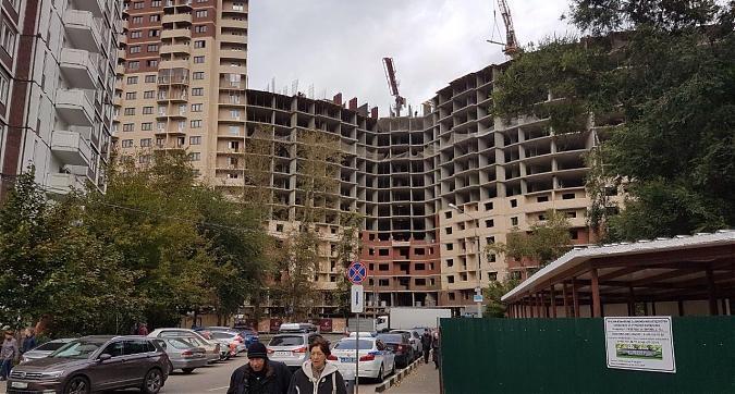 ЖК Первый Клуб Главный Корпус на пересечении улицы Кирова и 3 Почтового отделения Квартирный контроль