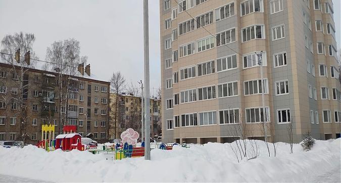 ЖК Надежда, детская площадка на территории дома, вид со Студенческого пр-да, фото 2 Квартирный контроль