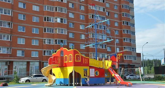 Детская площадка на территории жилого комплекса Солнечная долина Квартирный контроль