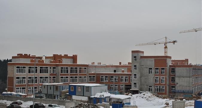 ЖК Изумрудные Холмы - вид на строящеюся школу Квартирный контроль