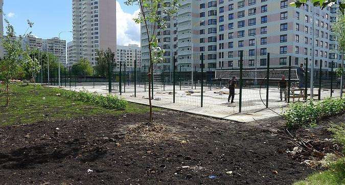 ЖК Орехово-Борисово - оборудование спортивных площадок около Корпуса 1 Квартирный контроль