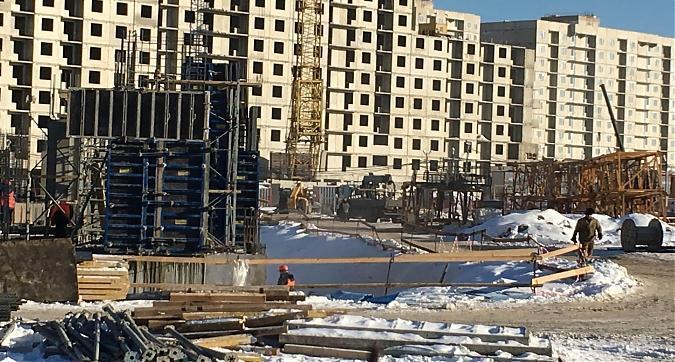 Вид с Производственной улицы на жилой комплекс Лучи Квартирный контроль