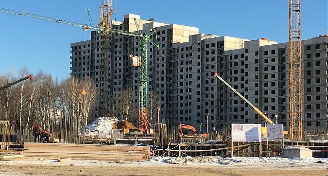 Вид с Производственной улицы на жилой комплекс Лучи Квартирный контроль