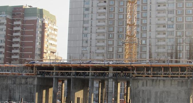 Вид с улицы Озерная на жилой комплекс Пикассо Квартирный контроль
