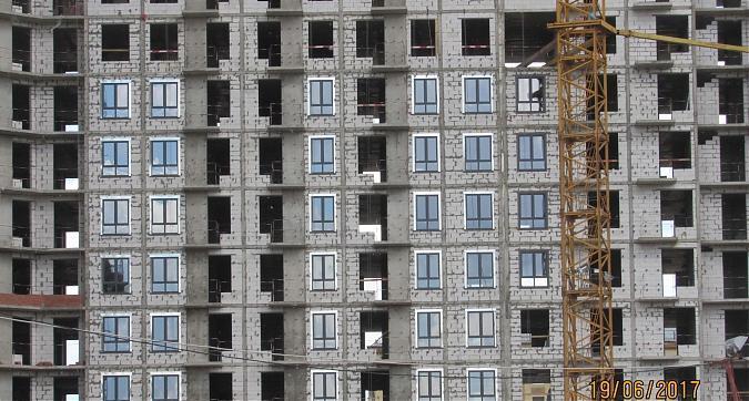 ЖК Петр 1 - вид на 3-й корпус с проезда Завода Серп и Молот Квартирный контроль