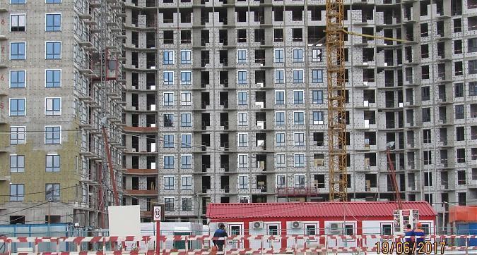 ЖК Петр 1 - вид на 3-й корпус с проезда Завода Серп и Молот Квартирный контроль