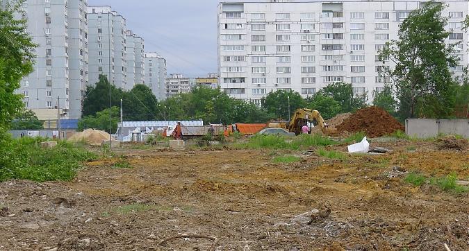 ЖК на ул. Ясеневая, вл. 14 - подготовка строительной площадки, вид с улицы Ясеневая Квартирный контроль