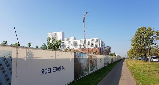 ЖК Ясеневая 14 - вид с восточной стороны на комплекс. Пока виднеется только корпус 1 Квартирный контроль