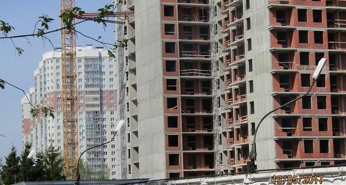 ЖК Изумрудные Холмы - вид на строительство корпусов 14 и 15 со стороны Волоколамского шоссе Квартирный контроль