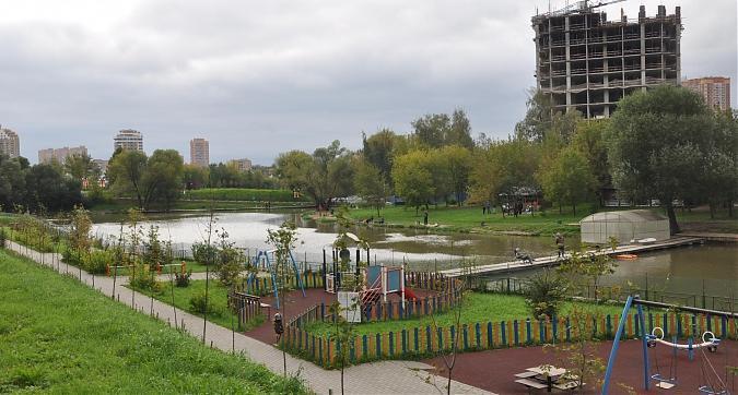 Территория перед корпусами 24.1 и 24.2, в ЖК Левобережный Квартирный контроль