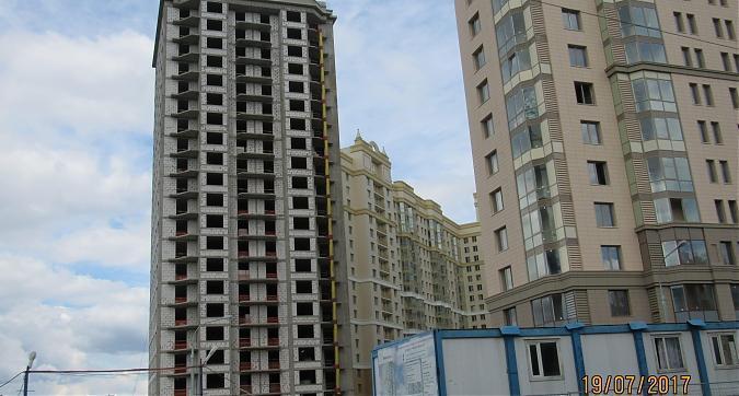 ЖК Мосфильмовский - вид на строительство 13-го корпуса с Мосфильмовской улицы Квартирный контроль