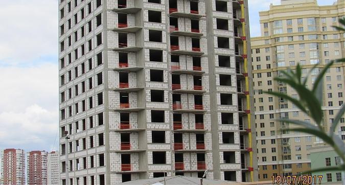 ЖК Мосфильмовский - вид на строительство 13-го корпуса с Мосфильмовской улицы Квартирный контроль