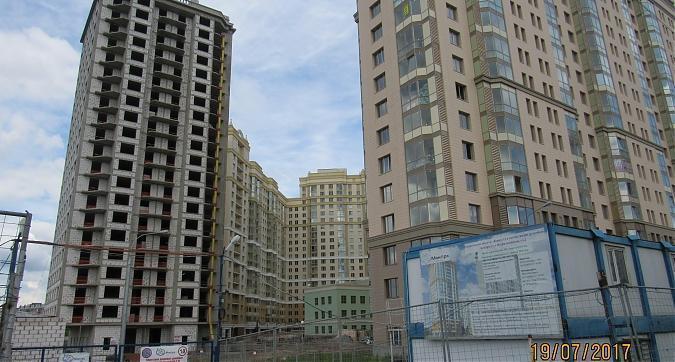 ЖК Мосфильмовский - вид на строительство 13-го корпуса с Мосфильмовской улицы Квартирный контроль