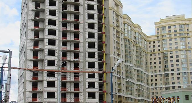 ЖК Мосфильмовский - вид на строительство 13-го корпуса с Мосфильмовской улицы Квартирный контроль