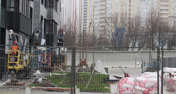 ЖК Квартал на Никулинской, благоустройство территории около корпуса 3, вид с западной стороны, фото - 4 Квартирный контроль