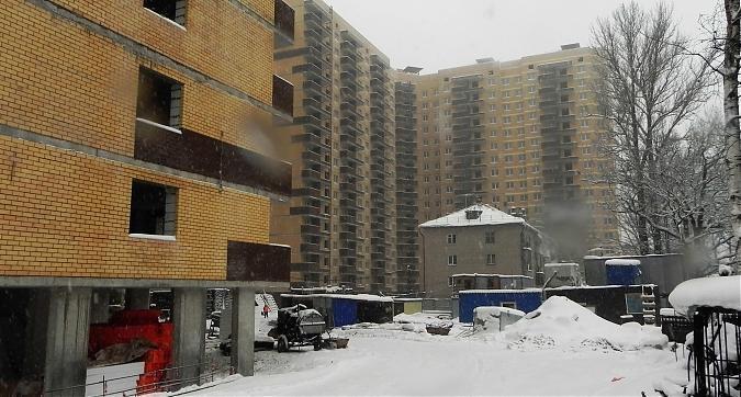 ЖК "Экоград на Микояна" - двор строящегося комплекса Квартирный контроль