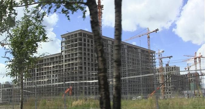 Вид на стройку с дороги в ЖК ЗилАРТ Квартирный контроль