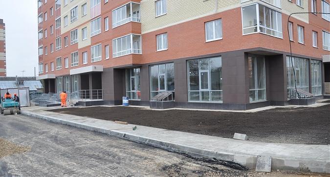 Территории перед 11-м корпусом в ЖК Октябрьский 2016 Квартирный контроль