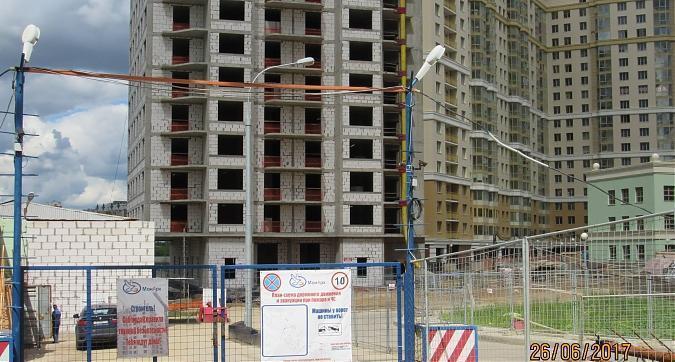 ЖК Мосфильмовский - вид на строительство 13-го корпуса с Мосфильмовской улицы Квартирный контроль