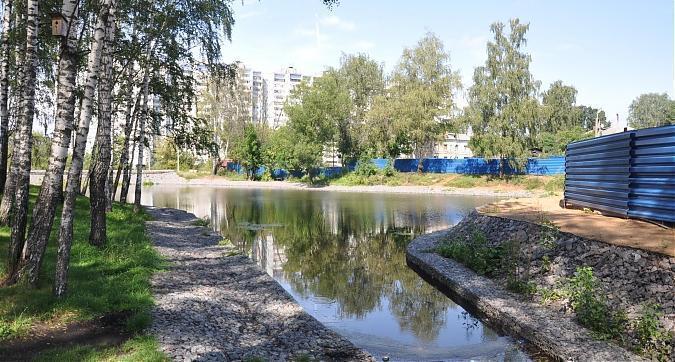 Водоем вблизи жилого комплекса Цветочный город Квартирный контроль