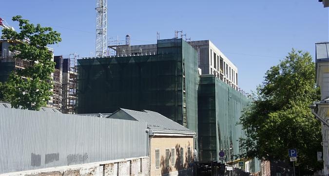 ЖК NV 9 ARTKVARTAL, Корпус 1 (корпус 2 слева за деревьями), вид с Большого Николоворобинского переулка, фото 1 Квартирный контроль