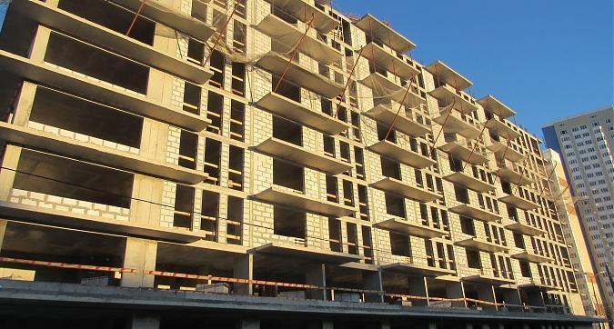 Вид с Левобережной улицы на комплекс апартаментов Янтарь-Apartments  Квартирный контроль