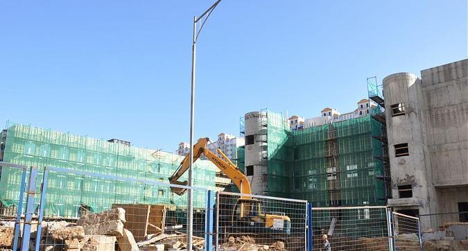 ЖК Первый Московский, школа на территории жилого комплекса, вид с улицы Атласова, фото 4 Квартирный контроль