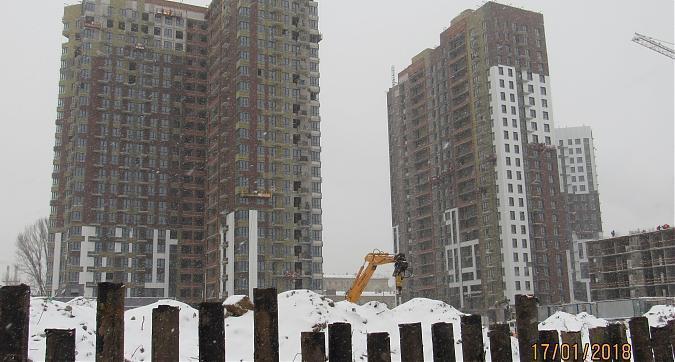 ЖК Петр 1 - фасадные работы, вид с проезда Завода Серп и Молот, фото 1 Квартирный контроль