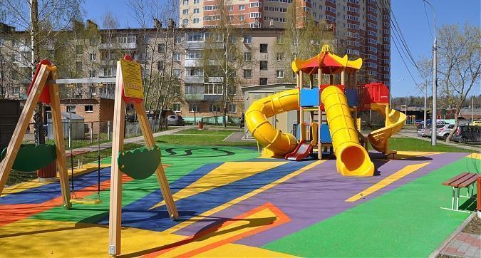 Детская площадка в ЖК Солнечная долина Квартирный контроль