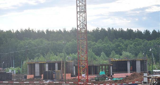 ЖК Столичные поляны, 2-й корпус, вид с улицы Поляны Квартирный контроль