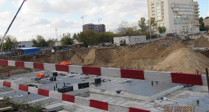 ЖК Серебряный парк (Паршина, 10) - работы по обустройству котлована, вид с улицы Паршина, фото 1 Квартирный контроль