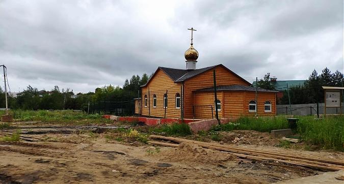 ЖК Зеленые Аллеи, строительство церкви, вид с бульв. Зеленые Аллеи, фото 10 Квартирный контроль