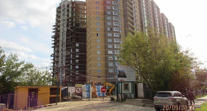 ЖК О7, фасадные работы - вид на строительство 6-й секции с Озерной улицы, фото 1 Квартирный контроль