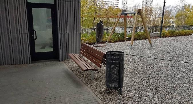ЖК Маршала Захарова 7 - зона отдыха около детской площадки верхнего двора Квартирный контроль