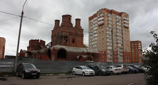 Строящаяся церковь рядом с ЖК Лунный Квартирный контроль