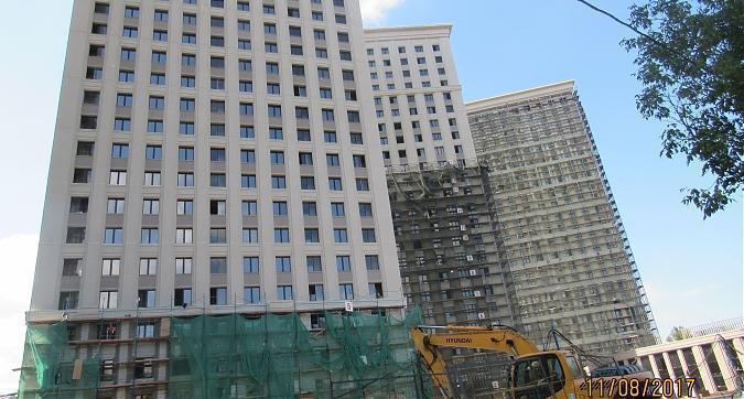 ЖК Родной город. Октябрьское поле, облицовочные работы - вид со стороны улицы Берзарина Квартирный контроль
