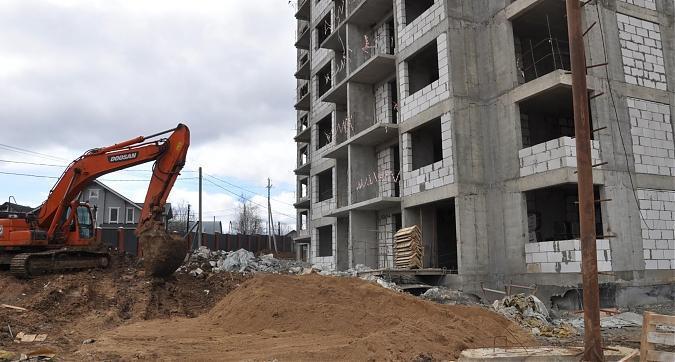 Коммуникации перед 8 корпусом в UP - квартале Сколковский Квартирный контроль