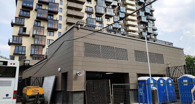 ЖК Геометрия, въезд в подземный паркинг, вид с Душинской ул., фото 1 Квартирный контроль