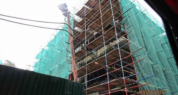 ЖК Level Barvikha Residence - вид на строящийся жилой комплекс со стороны Рублёвского шоссе Квартирный контроль