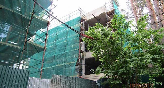 ЖК Level Barvikha Residence - вид на строящийся жилой комплекс со стороны Рублёвского шоссе Квартирный контроль