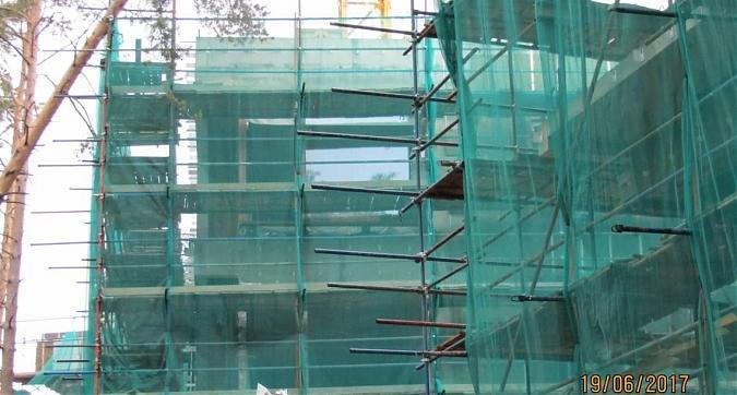 ЖК Level Barvikha Residence - вид на строящийся жилой комплекс со стороны Рублёвского шоссе Квартирный контроль