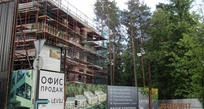 ЖК Level Barvikha Residence - вид на строящийся жилой комплекс со стороны Рублёвского шоссе Квартирный контроль
