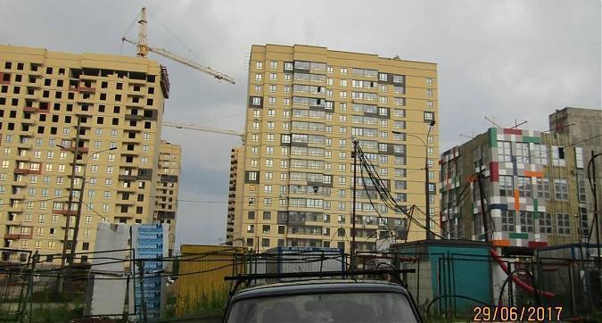 Вид на строящийся жилой комплекс со стороны проспекта Астрахова Квартирный контроль