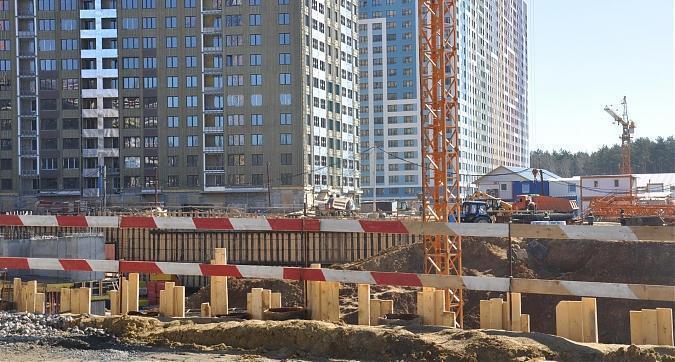 ЖК Эталон Сити, корпус № Б1, вид с улицы Поляны, фото 2 Квартирный контроль