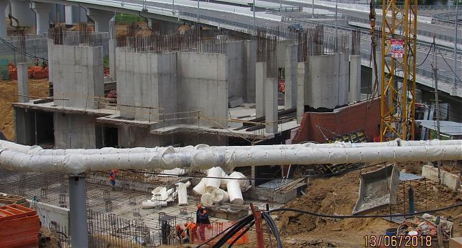 ЖК Мосфильмовский, 14-й корпус - монолитные работы, вид с Мосфильмовской улицы, фото 4 Квартирный контроль