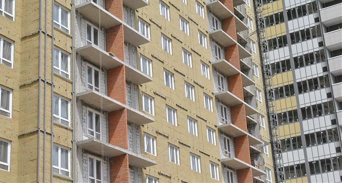 ЖК Лермонтова, 10 - корпус 2. проводится работа по утеплению фасада Квартирный контроль