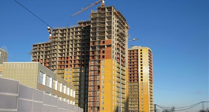 ЖК Изумрудные Холмы, корпус 17, вид с Бульвара Космонавтов, монолитно-фасадные работы, фото - 1 Квартирный контроль
